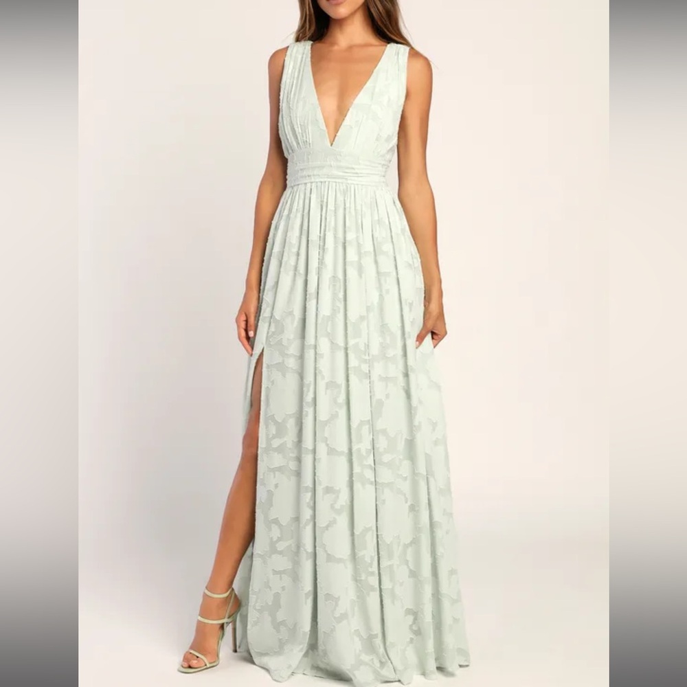 LULUS Sweet Sophistication Sage Green Burnout Floral Maxi Dress SIZE MEDIUM NWT